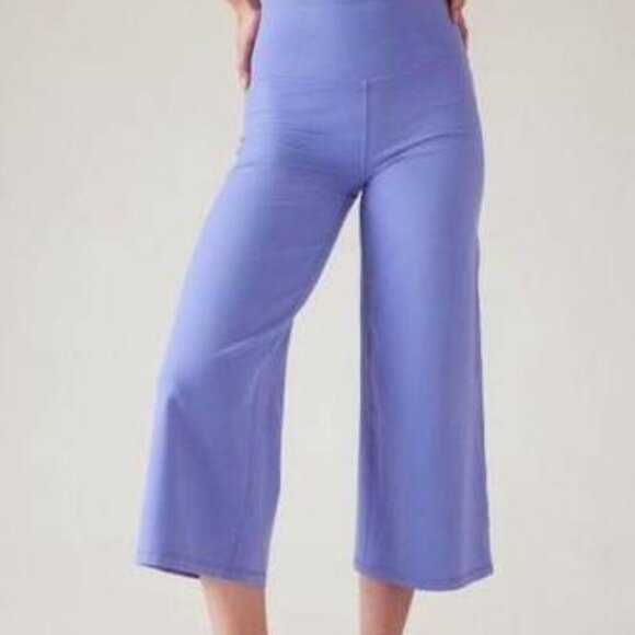 Athleta Elation Wide Crop Pant in Purple Lavendar Size Small Petite - Picture 2 of 8